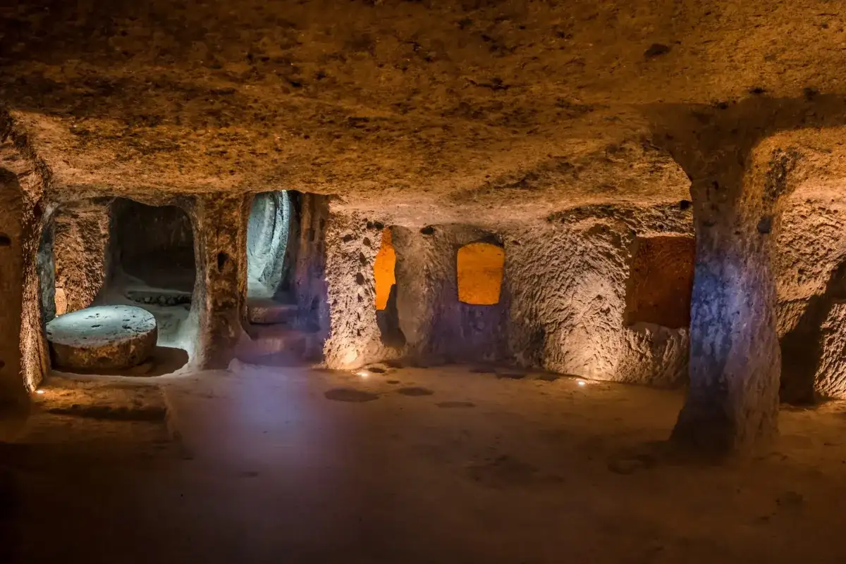 Ciudad Subterranea de Derinkuyu: Historia, Profundidad y Consejos
